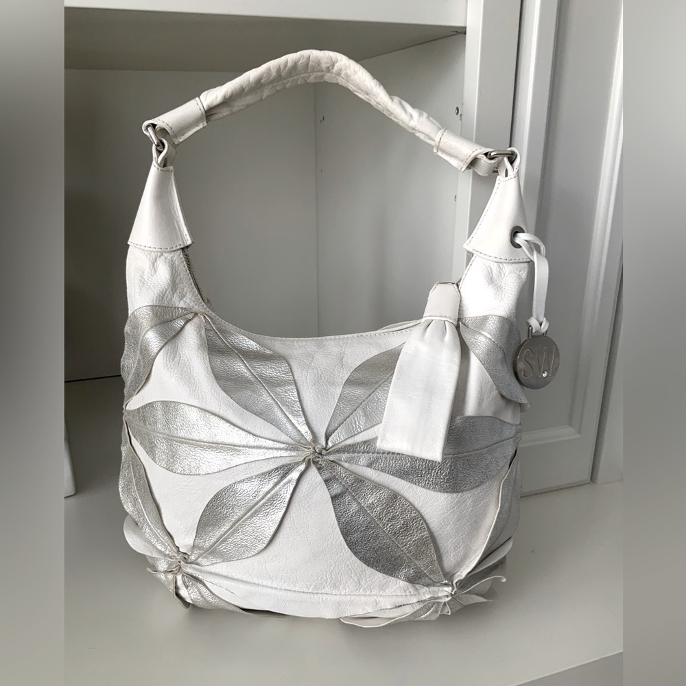 Vintage STUART WEITZMAN Dalia Flower Hobo Leather White Silver Shoulder Purse